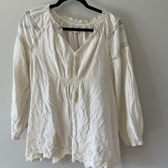 Old Navy White Maternity Shirt - Picture 1 of 3